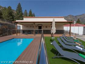 Ferienhaus mit Pool und Grill